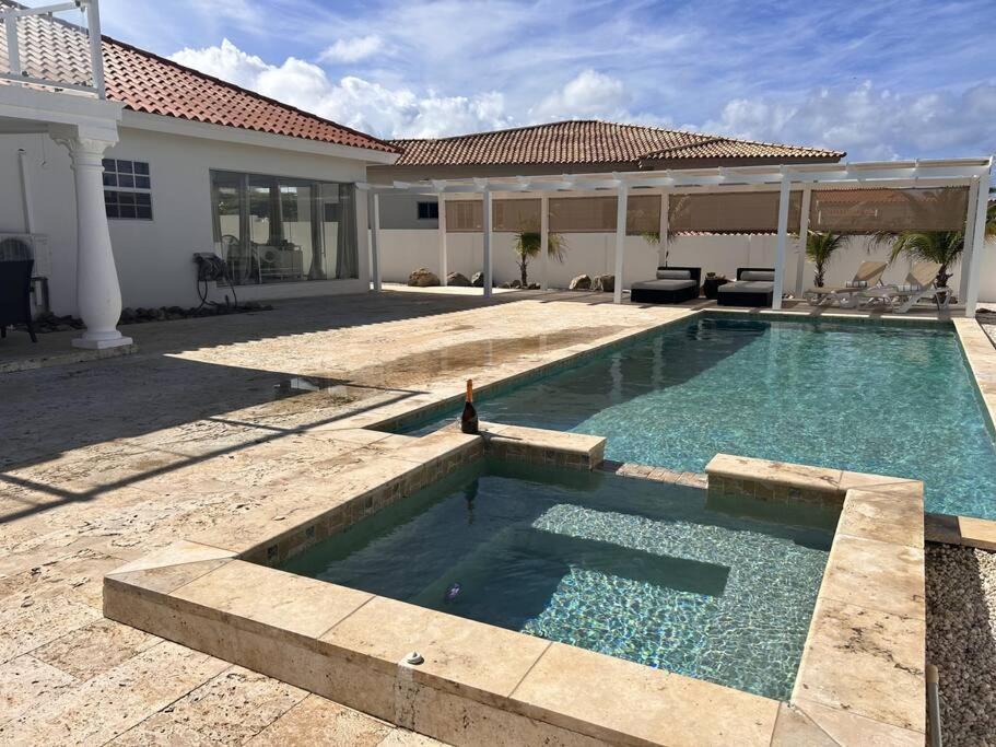Jolie Villa Entire Villa In Noord, Aruba Palm Beach Exterior photo