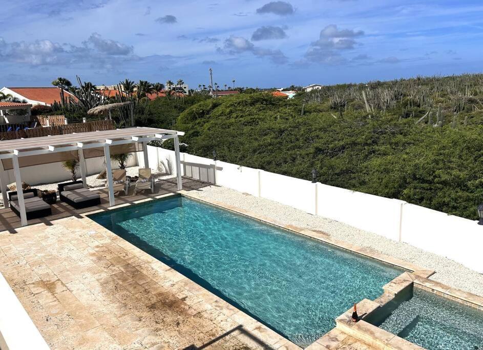 Jolie Villa Entire Villa In Noord, Aruba Palm Beach Exterior photo